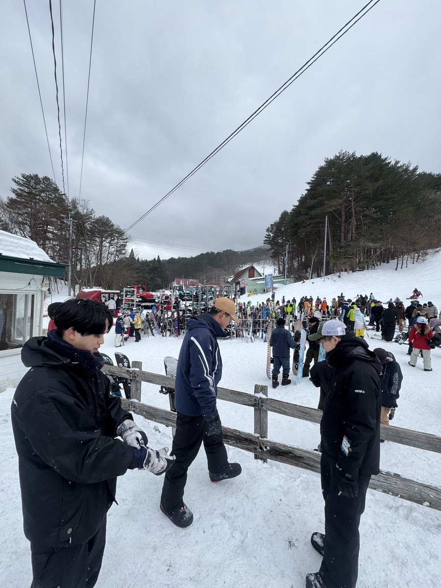 Matchan_Kitchen's tweet image. 堤防は寒すぎて釣りにならないから最近はスノーボードにハマってます