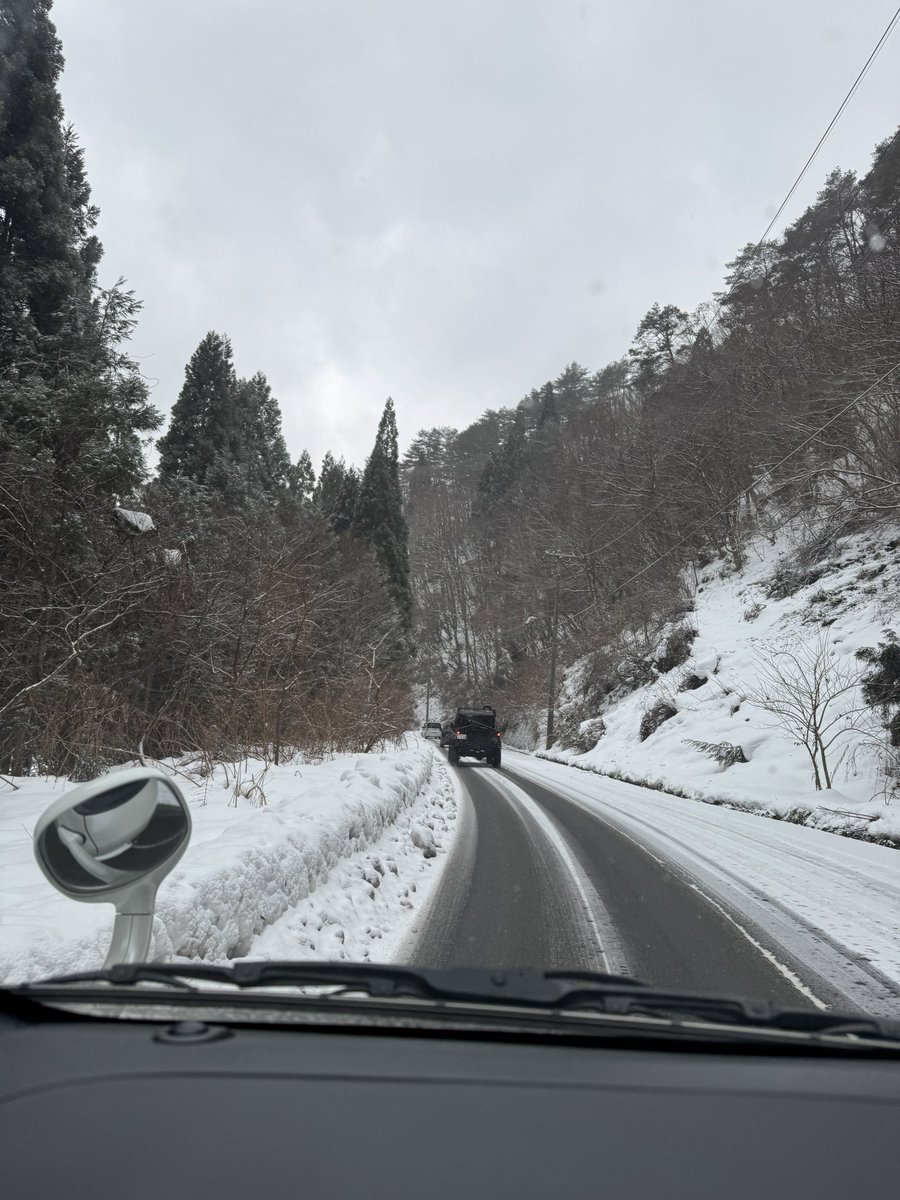 Matchan_Kitchen's tweet image. 堤防は寒すぎて釣りにならないから最近はスノーボードにハマってます