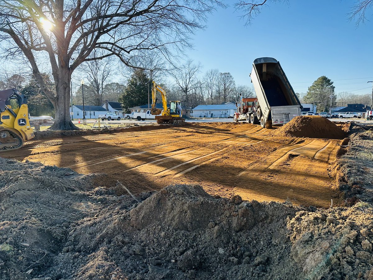 CopeyGrantham's tweet image. Farmers Market in Saltillo is coming together! If you&apos;re in the downtown area, make sure to drop by and see how things are progressing in the following weeks.

#oneprojectatatime #PromisesMade #PromisesKept #downtown