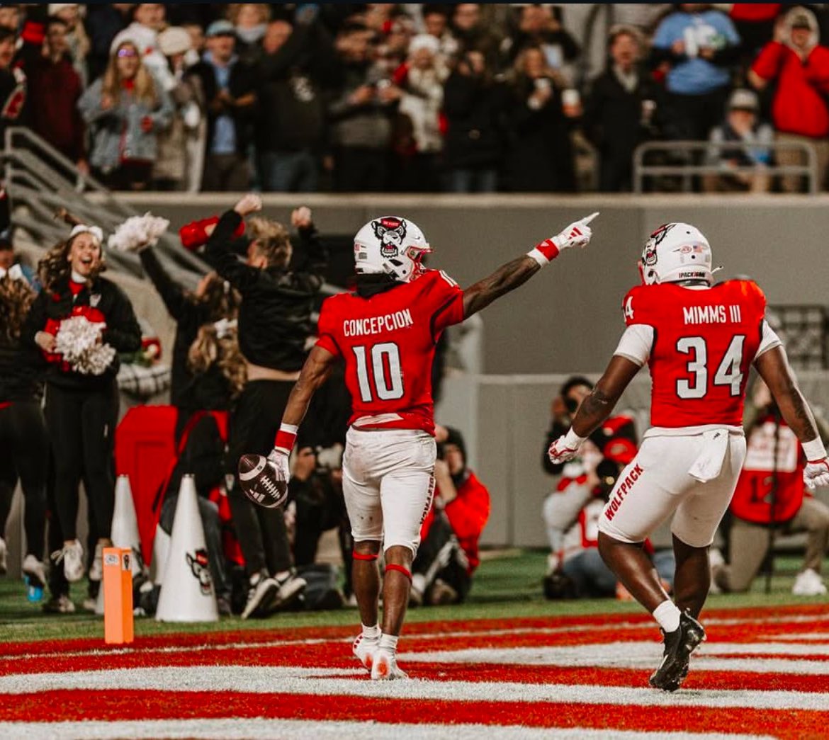 I’m extremely blessed to have earned my first P4 offer from North Carolina State❤️🐺 #AGTG <a href="/CoachLittles/">Coach Littles</a> <a href="/TornadoFB941/">BookerFB941</a> <a href="/CoachGLocklear/">Gavin Locklear</a> <a href="/MohrRecruiting/">Brian Mohr</a>
