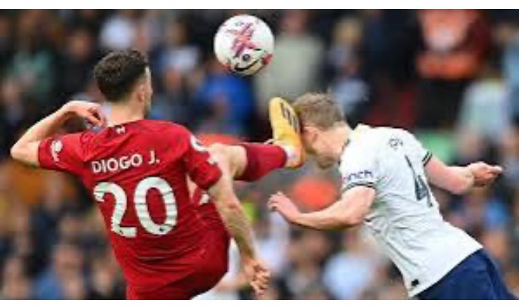 HotToTheSpurs's tweet photo. When a player scores when they should have been sent off.

Short memories liverpool fans. 

#TOTLIV https://t.co/EUVR2DcW5e