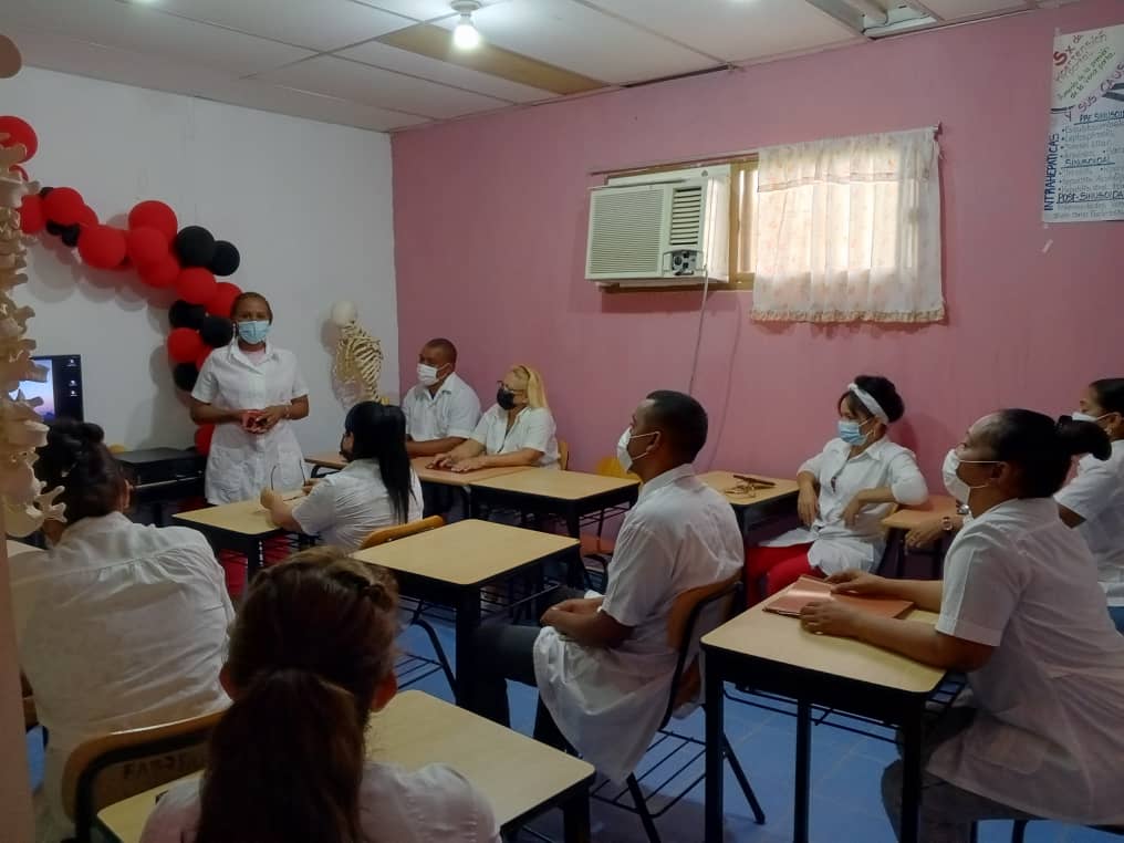 🇨🇺🇻🇪 En el CDI Pedro Medina Fuguett del Estado Falcón se realiza Jornada Científica en saludo al Día de la Ciencia Cubana 
#CubaPorLaVida
#CubaCoopera