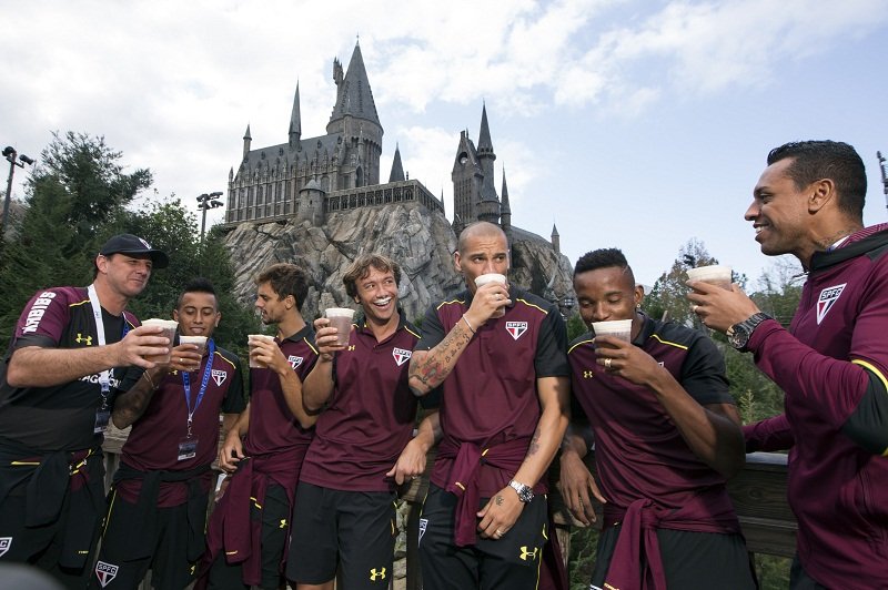 Elenco do São Paulo comemorando a conquista da Flórida Cup 2017 em Orlando.