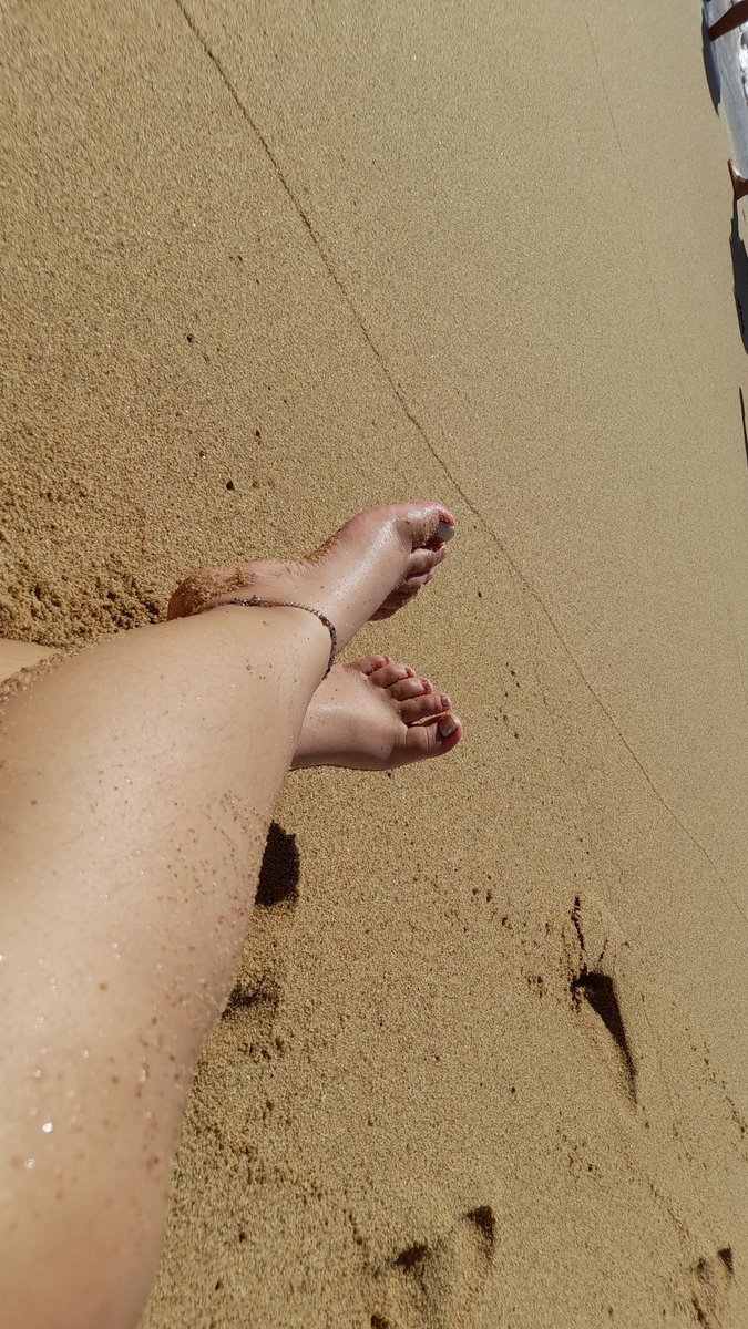 S0ff_Vega's tweet photo. #pies #piesbonitos #piesdeprincesa #piesmexico #pieslatinos #veentadefotosdepies #fotopies #amolospies #piesfotos #PIESDEMUJER #piesbonitos #patas #compropies #feetgagging   #ventadepies Bbs se me olvido darles su regalito de año nuevo 😭🥺 una disculpa mis amores besitos 🤤💦💦 https://t.co/aafo9EdHxH
