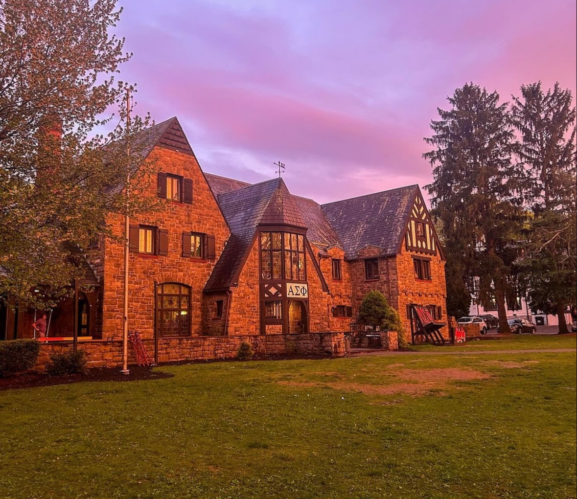alphasigs's tweet photo. There is just something special about seeing those letters on the chapter house...

#AlphaSig #TBTM #goldenhour https://t.co/NsMoSuXt1Q