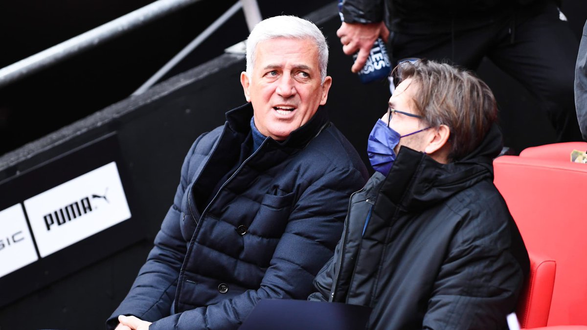 DonFcgb's tweet photo. 👨🏻‍⚖️  Fin novembre dernier, Vladimir #Petkovic et son adjoint Antonio #Manicone ont perdu aux prud’hommes face aux #Girondins, le conseil ayant jugé que leur licenciement pour fautes graves était justifié. Les deux hommes ont fait appel de la décision ces derniers jours, qui ne sera pas traitée avant 𝟐𝟎𝟐𝟔… 

👀 Pour rendre sa décision, le conseil s’est appuyé sur plusieurs attestations fournies par des membres du staff ou de la direction du club, dont 𝙅𝙖𝙢𝙚𝙨 𝙎𝙩𝙚𝙫𝙚𝙣𝙨, qui a déclaré avoir : « Assisté à tous les entraînements et avoir pu constater la passivité de monsieur 𝙋𝙚𝙩𝙠𝙤𝙫𝙞𝙘 et sa faible capacité de réaction par rapport aux résultats négatifs et aux problèmes qui s’aggravaient. »

🗞️ Via @SO_Bordeaux