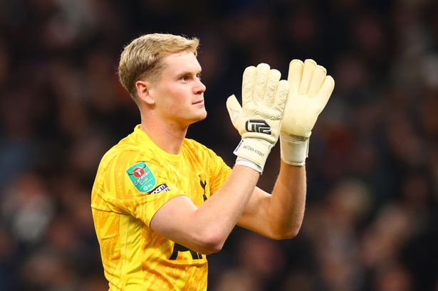 TheSpursExpress's tweet image. 🎙️| Ange Postecoglou on Antonin Kinsky’s debut: 

“Brilliant. Fantastic. I got the sense when I spoke to him before we signed him that he had a bit about him in terms of assuredness that probably belied his years. I threw him a mammoth task today to play against the best team…