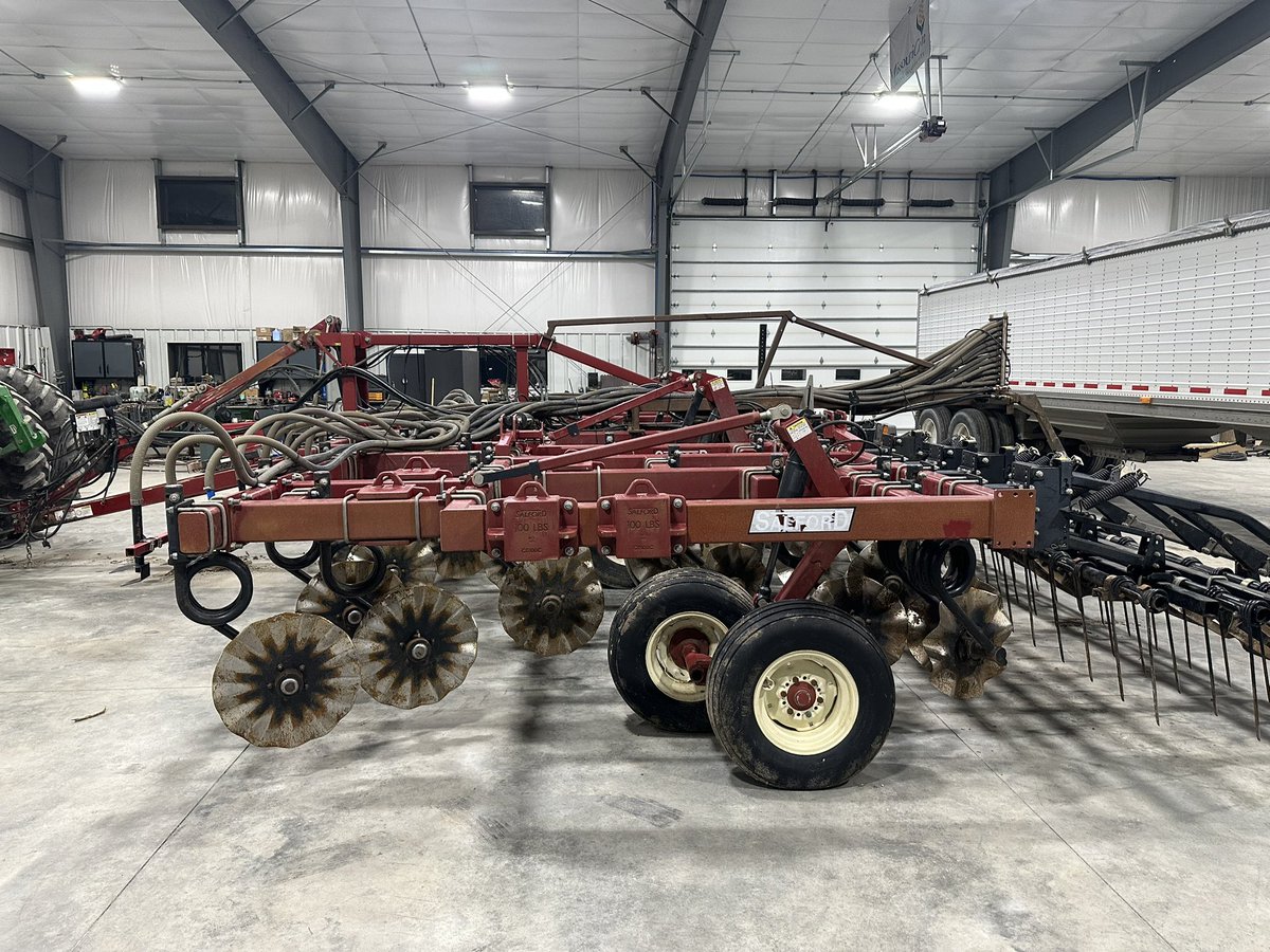 I-2128 Salford tool for sale. 1000 acres roughly on 13 wave blades on front. Original 8waves on back. Hoses, diffusers, rear hitch used for pulling valmar box behind. 
Asking $65,000obo 
Carrollton, MO