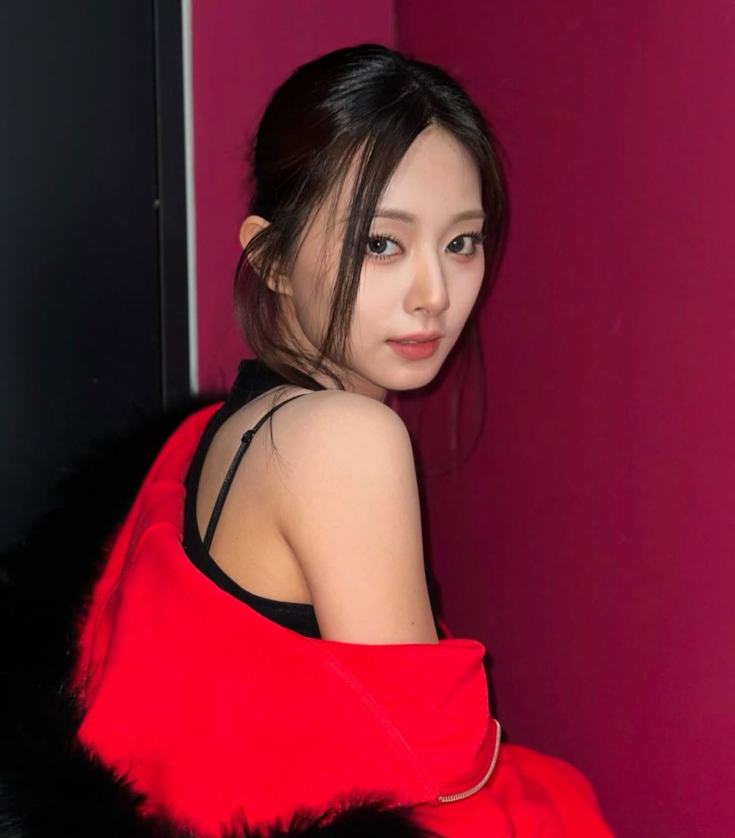 この衣装も超好き！ イケイケツウィちゃんも最高👊🏽 #TWICE #TZUYU