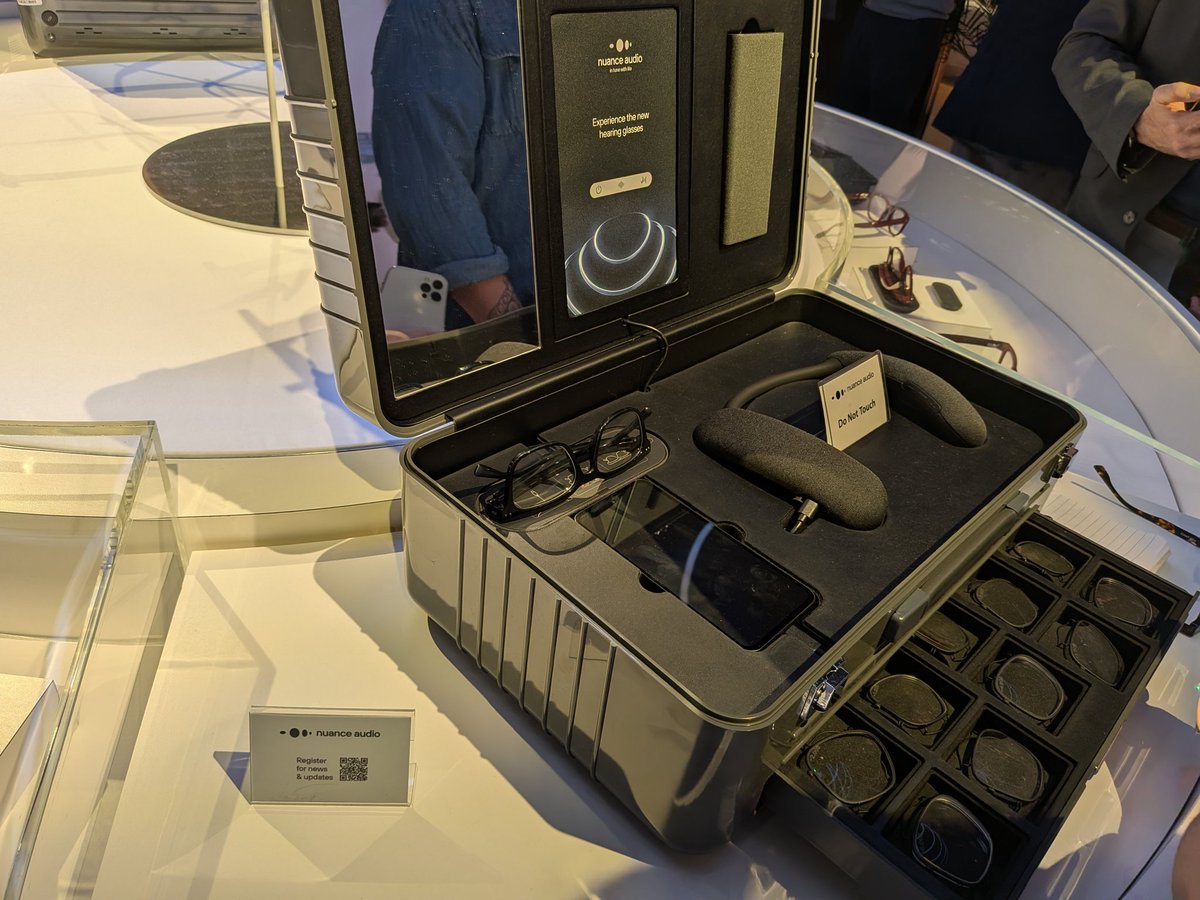 kiritnarain's tweet photo. Rayban booth with a beam forming sound amplification demo - amplifies speech captured from the direction you're looking at https://t.co/drEyBGi9bv