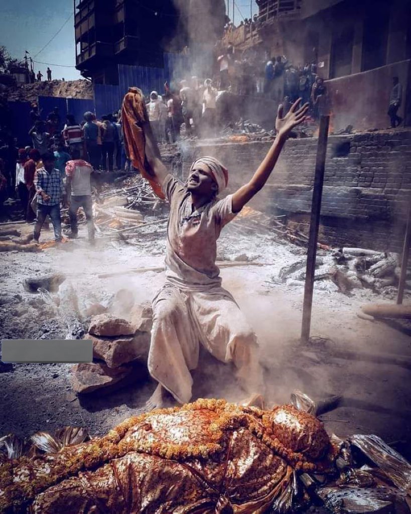 Sanatani_Purnim's tweet photo. मृत्यु के बाद क्यों जल्दी होती है लाश को जलाने की...❓️

कृपया 2 मिनट समय निकालकर Thread अंत तक अवश्य पढ़े.... 🧵👇

जब भी हमारे परिचित या किसी अपने की मृत्यु होती है तो इसका गहरी पीड़ा होती है.. https://t.co/s9gXy4oYZd