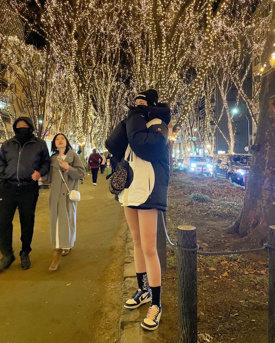 去年は靴買った記憶もあんまりないし、服買った記憶もあんまりないし、東京も行けてないので
今年こそは！！！
靴も買って服も買って東京も3回くらい行きたい！あと大阪も！
靴はNBデビューしたいけど何がいいか分からないのでオススメ教えてくだぱい🫶