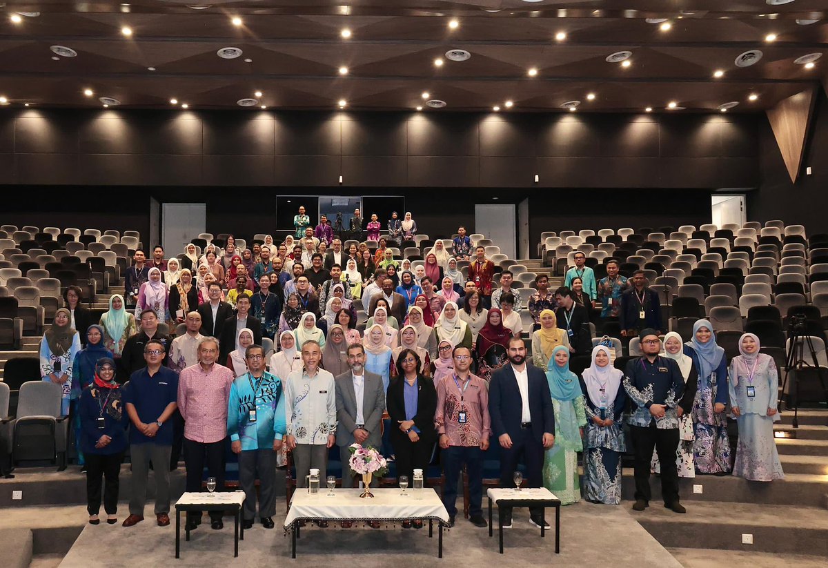 YBhg. Datuk Dr. Muhammad Radzi Abu Hassan, Ketua Pengarah Kesihatan telah menyempurnakan Majlis Pelancaran Dapatan Kajian EASE di Institut Kesihatan Negara, Setia Alam, hari ini.

Kajian EASE merupakan sebuah kajian klinikal bermula tahun 2019 dimiliki sepenuhnya oleh Kementerian