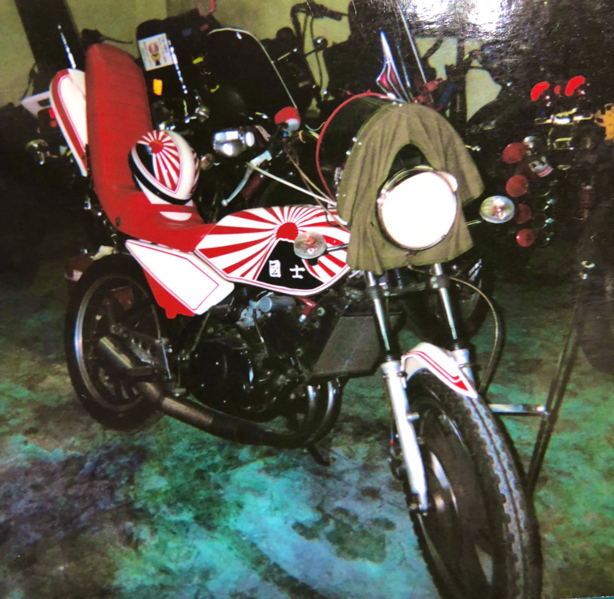 約20年前の後輩のRZ250 この車体が新河岸旧車會で初めての赤の3段