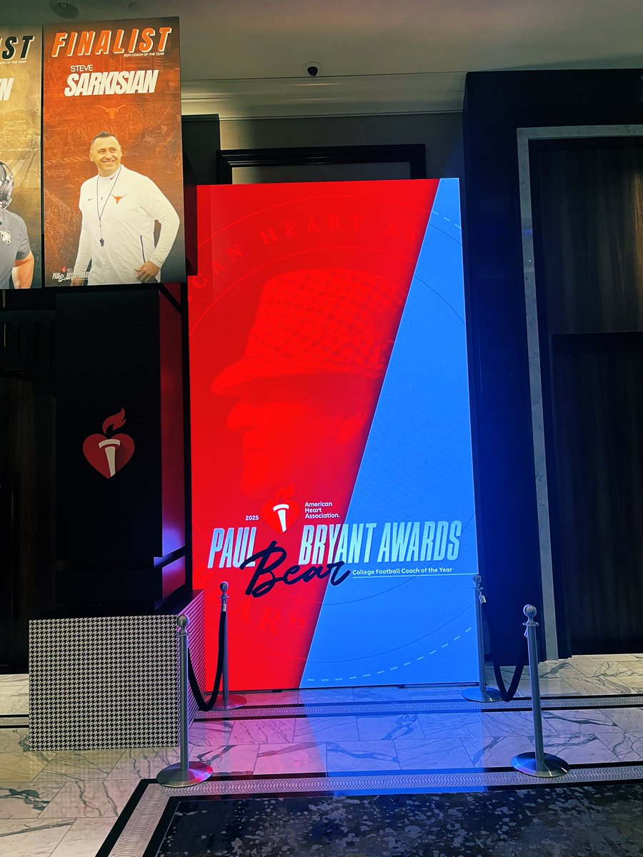 JeramiahDickey's tweet photo. Congrats @Coach_SD on being a @bryantawards finalist!

Grateful for Spencer…how he serves our Idaho community and leads our @BroncoSportsFB STUDENT-athletes 🙏🏼 

Thanks @bryantawards team for a fantastic event!

Excited for What’s Next! Takes a TEAM! #BleedBlue #BuiltDifferent https://t.co/DrcprzSXG2