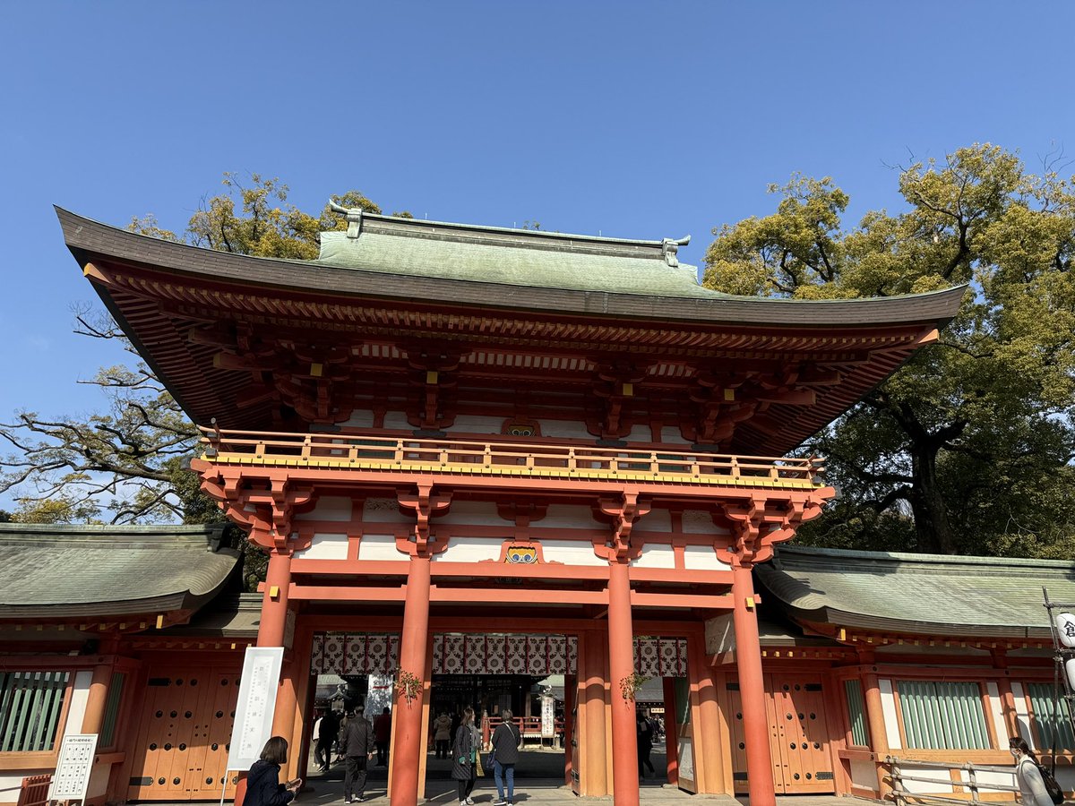 ct0_ax's tweet photo. 会社の新年祈祷へ来ました！

実は神社でのご祈祷を受けるのは、人生で初めてだったので、とても緊張しましたが、無事に終わりました。

玉串奉納、難しい😓

#武蔵一宮氷川神社 https://t.co/GoWpQ4Egao