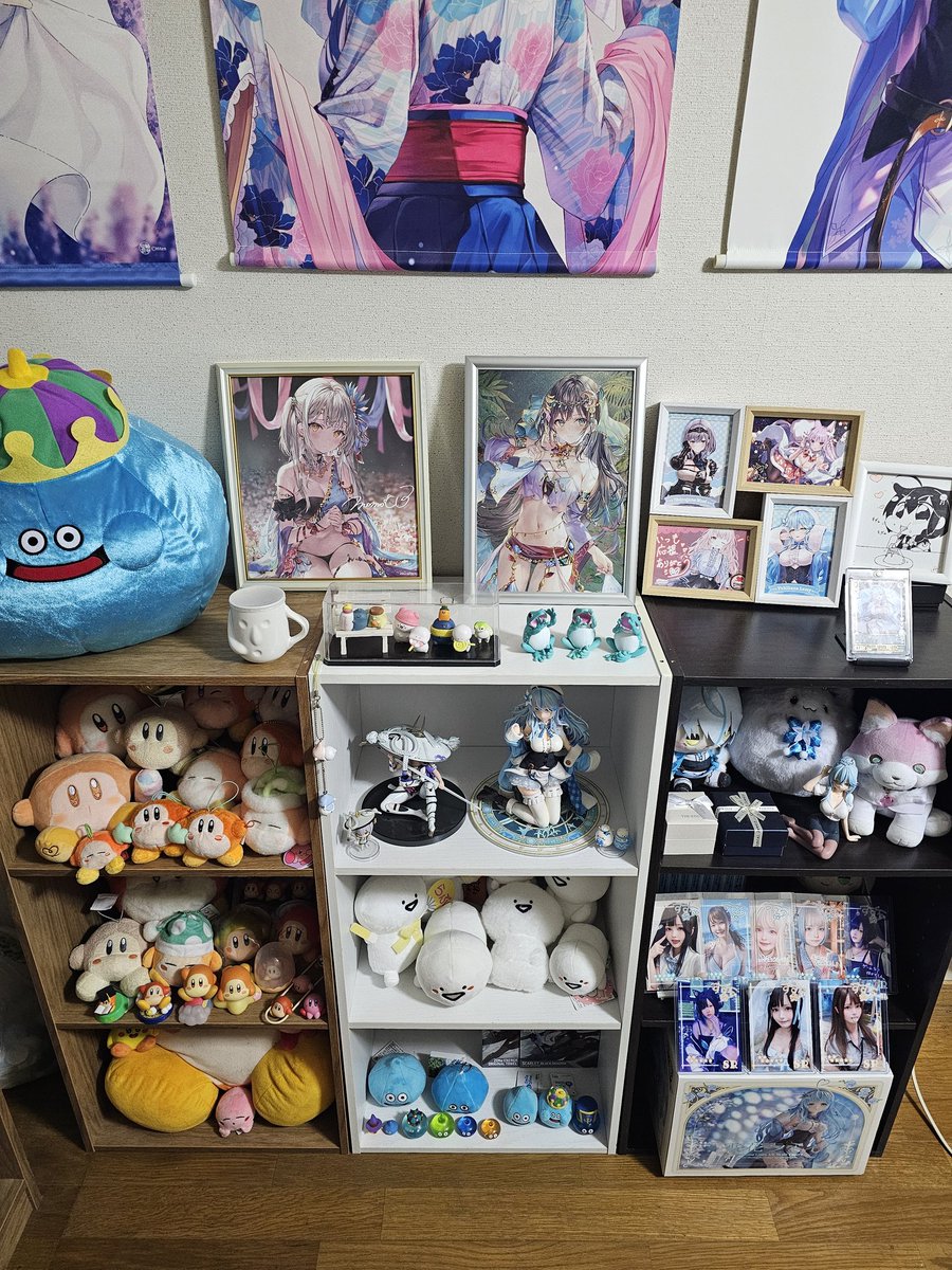 is_op8's tweet photo. 趣味棚を作ってみました！
フィギュア用のケースが欲しい所…
一体感？そんなの知らねぇ https://t.co/zxCXj06ugB