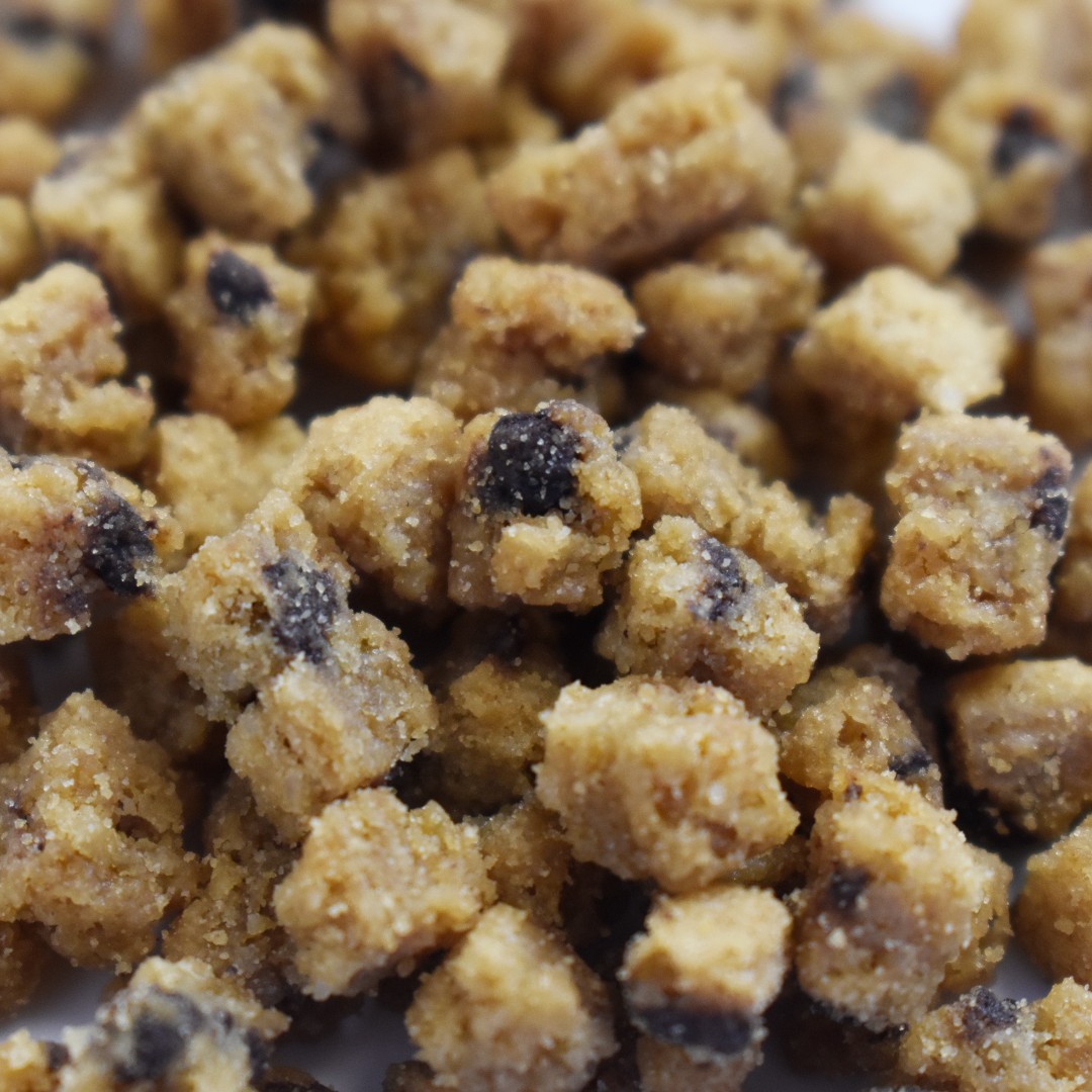 Choc chip cookie pieces now available on the website!

These little cookie pieces are perfectly sized for adding to ice cream and topping off cakes and desserts.

blingingredients.com/products/choc-…

#cookie #chocchip #baking #toppings #icecream #cakes #desserts