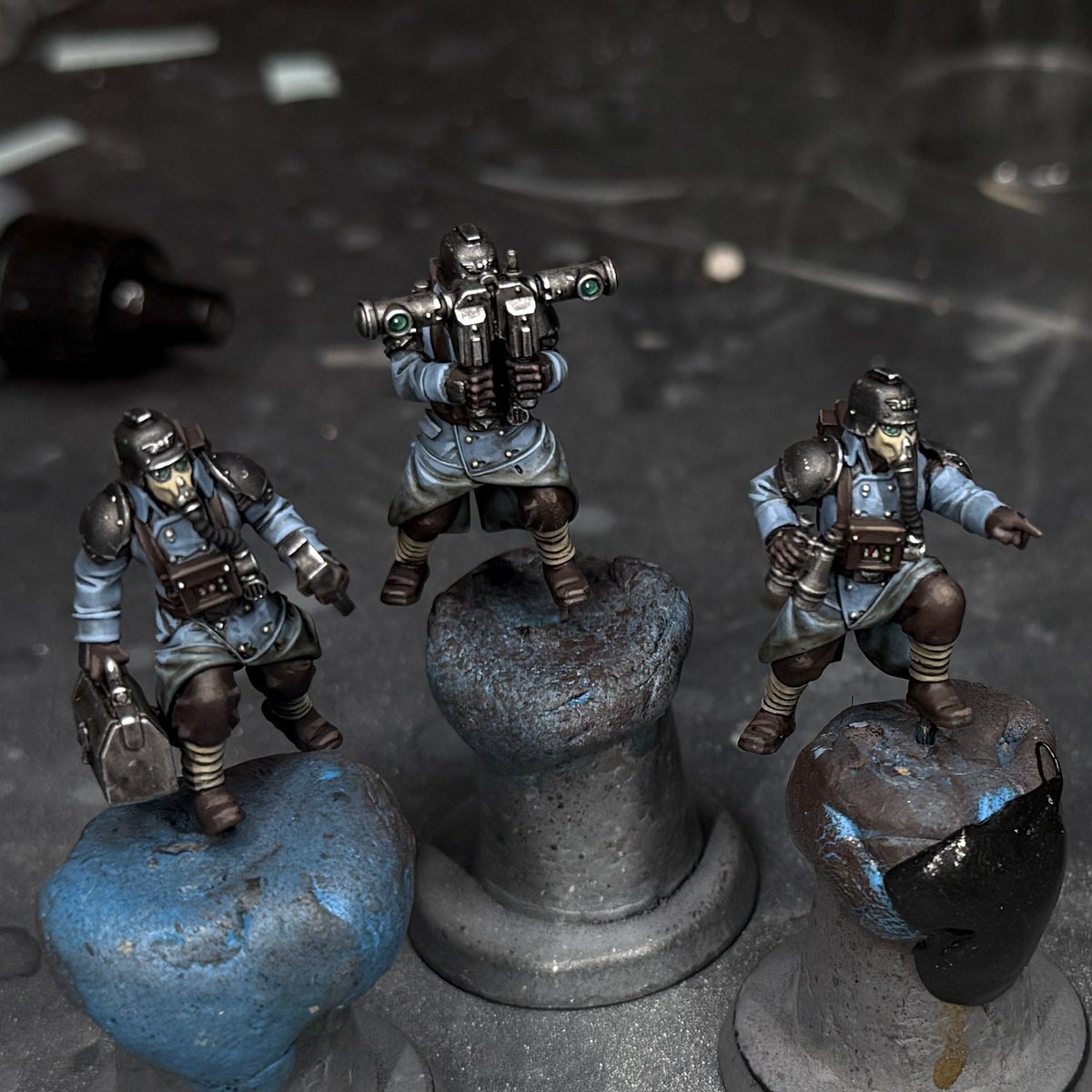 Close up of some Krieg crewmen! Painted for <a href="/tabletop_titans/">Tabletop Titans</a> studio army
#paintingwarhammer #warhammer40k #warhammer40000 #warhammercommunity #deathkorpsofkrieg #kreig #DKOK #astramilitarum #imperialguard