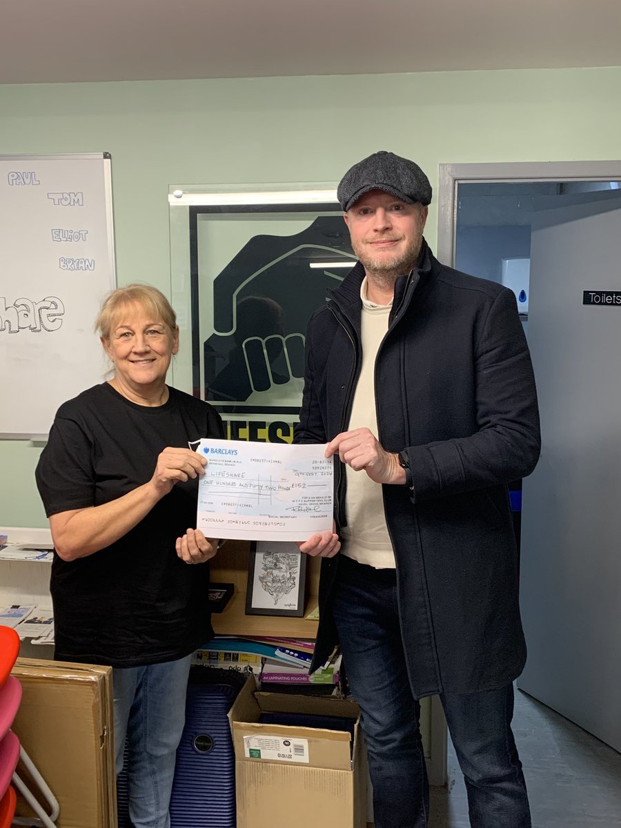 Lovely to see Chris today from <a href="/hazelgroveblues/">Hazel Grove Blues</a> who dropped off a lovely cheque from the branch, thank you so much for your help 🩵
#Manchester 🐝