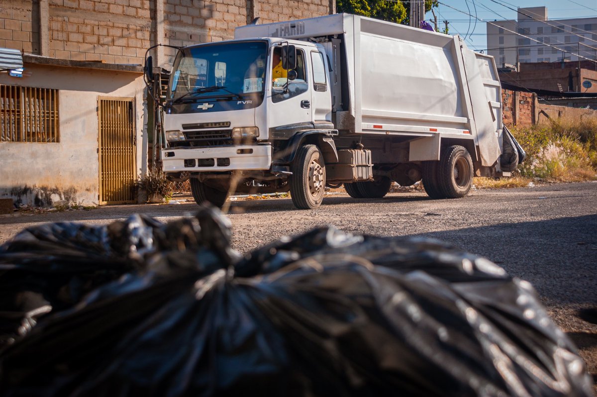 ImauMaracaibo_'s tweet photo. ¡Siempre en las calles! 🚛🔆

Nuestro equipo desplegado cumpliendo con el cronograma de recolección y atendiendo puntos críticos. Te contamos cómo es un día de operaciones con el equipo de #IMAU 👇 https://t.co/jCJCC3Mhke