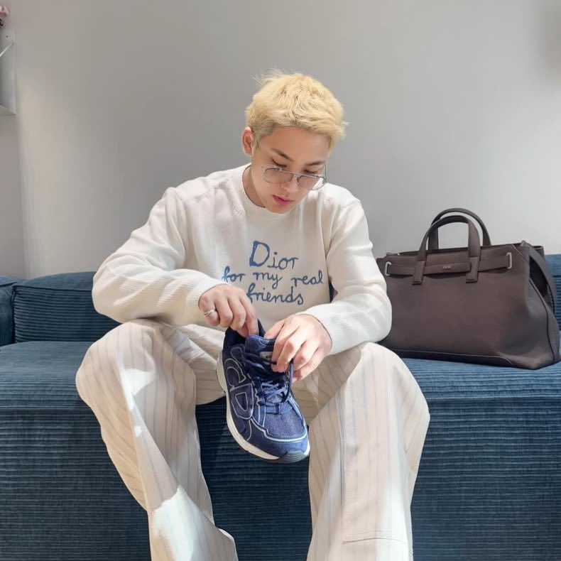 hosh1maoy's tweet photo. ganyan din yung tropa niyang si jaehyun eh tapos kinabukasan kalbo na tANGINANGYANNNNNN https://t.co/1ncGx3oAh8