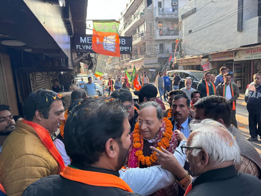 ArunSinghbjp's tweet photo. मोती नगर विधानसभा से भाजपा प्रत्याशी श्री हरीश खुराना के समर्थन में जनसंपर्क:
आम आदमी पार्टी ने पिछले 10 सालों में दिल्ली की जनता से सिर्फ़ झूठे वादे किए और धोखाधड़ी की राजनीति का सहारा लिया। वहीं भाजपा ने दिल्ली के हर वर्ग की समस्याओं को सही तरीके से पहचाना और उनके समाधान के लिए निष्ठा और समर्पण के साथ काम किया।
जनता का समर्थन और उत्साह देखकर यह स्पष्ट हो चुका है कि हरीश खुराना जी भारी मतों से विजयी हो रहे हैं।
#BJP4Delhi #आ_रही_है_भाजपा #BJP4India