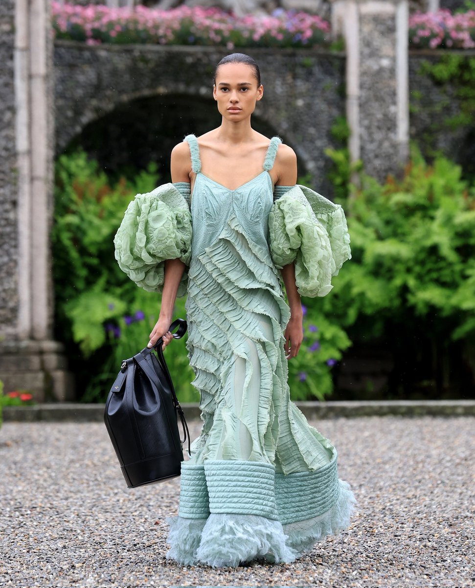 BeautopiaM's tweet image. Welcome to #LouisVuitton's aquatic fantasy island. #Mermaidcore and other ethereal themes run throughout the #Resort24 collection which was appropriately held on an island in Italy's lake district