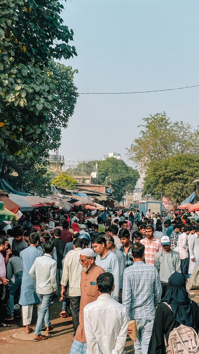 先週末、友達の結婚式に行く前にムンバイに2日滞在して、未だに興奮が冷めない。どこに行っても人が多すぎて、距離感が近くて圧が強かった。