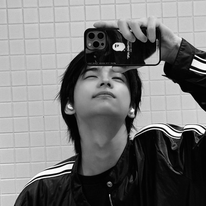 imnothotnerd2's tweet photo. หล่อชิบหาย                          ชิบหายแฟนเรียกคนสวย https://t.co/CqiPeCypKB