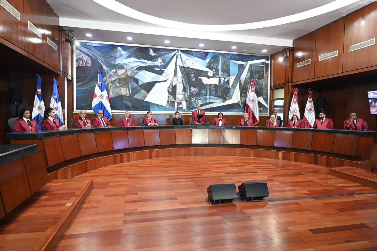 «El éxito de nuestra gestión durante el año 2024 se debe, sin lugar a dudas, al compromiso y entrega de cada uno de estos jueces constitucionales», expresó.