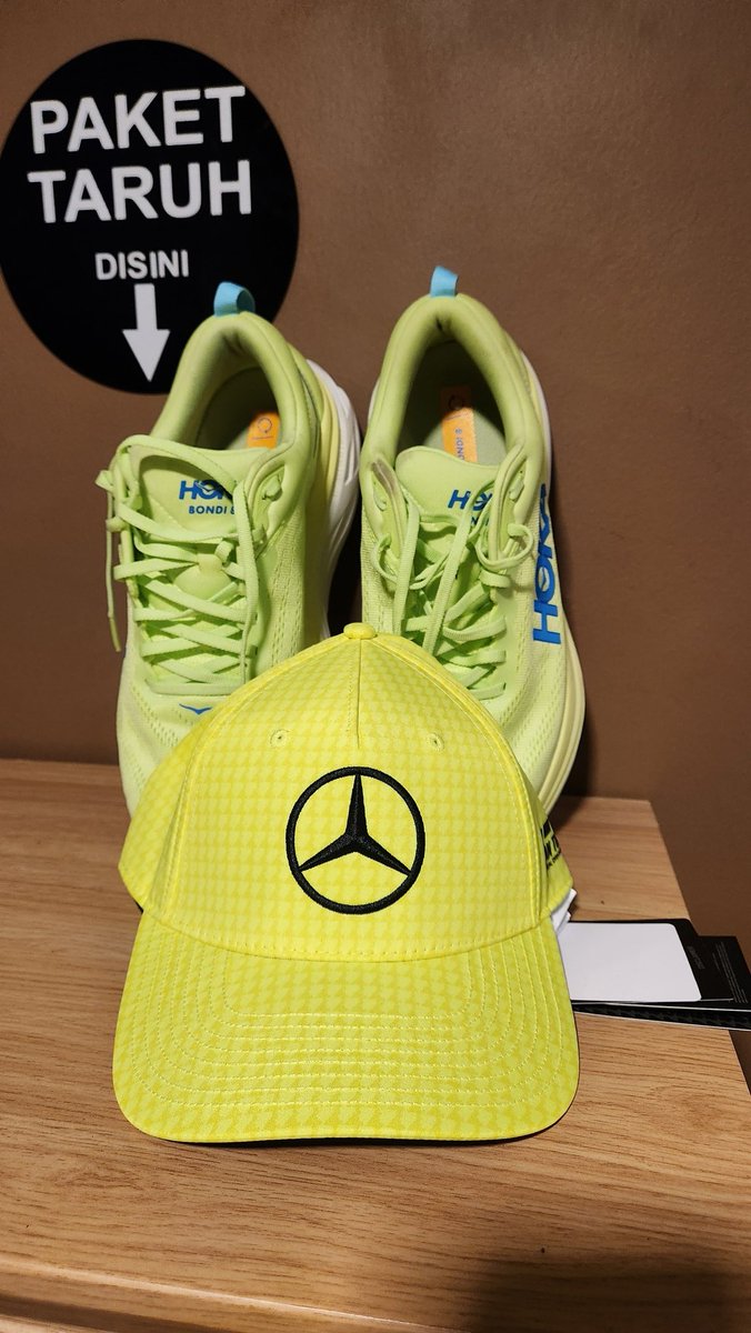 Rela beli topinya Lewis biar seragam

Ga deng, beli topinya dah lama.