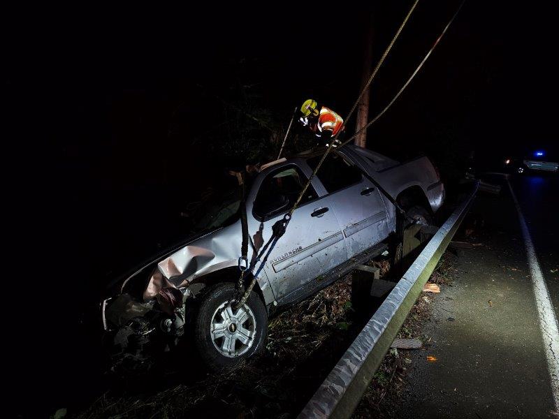 ProTow24HR's tweet photo. A Chevrolet Avalanche went over a guard rail and 50 yards down an embankment in King County. #TeamProTow came to assist with the recovery but had to be extra cautious due to overhead powerlines.

See how we did it in this week's web story! https://t.co/4HnLN9P6jI