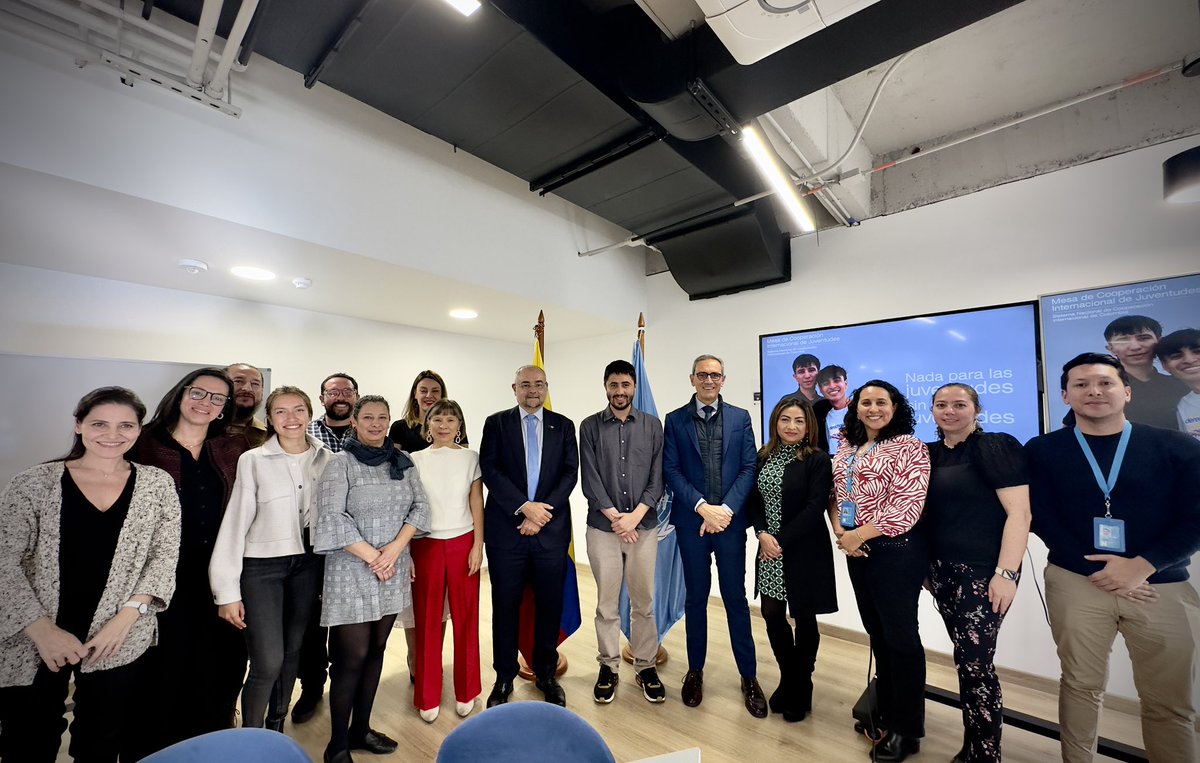 Asistimos a la primera reunión del 2025 de la Mesa de Cooperación Internacional de Juventudes. Junto con la <a href="/UEenColombia/">Unión Europea en Colombia 🇪🇺</a> y <a href="/UNFPA/">UNFPA</a>, socializamos prioridades de trabajo para articular esfuerzos en pro de más oportunidades para las juventudes colombianas. 🇺🇳🇪🇺🇨🇴🤝🏼 <a href="/zabalavpablo/">Pablo Mateo Zabala</a>