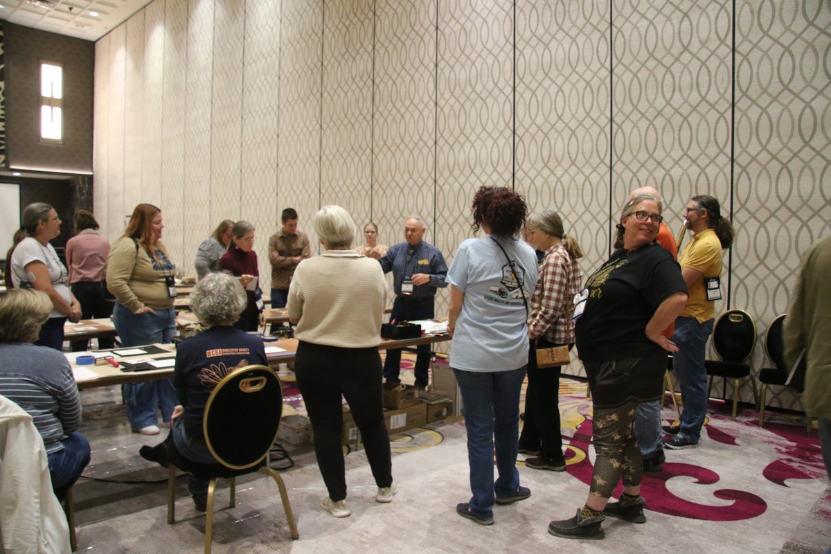 ProjectApism's tweet photo. At #ABF2025, attendees joined an inspiring Encaustic Painting Workshop with George Hansen, PAm Vice-Chair and artist. This hands-on event celebrated bees' role in art and ecology. ๐๐จ #ProjectApisM #HoneyBeeHealth https://t.co/R3Gz8UR8aC