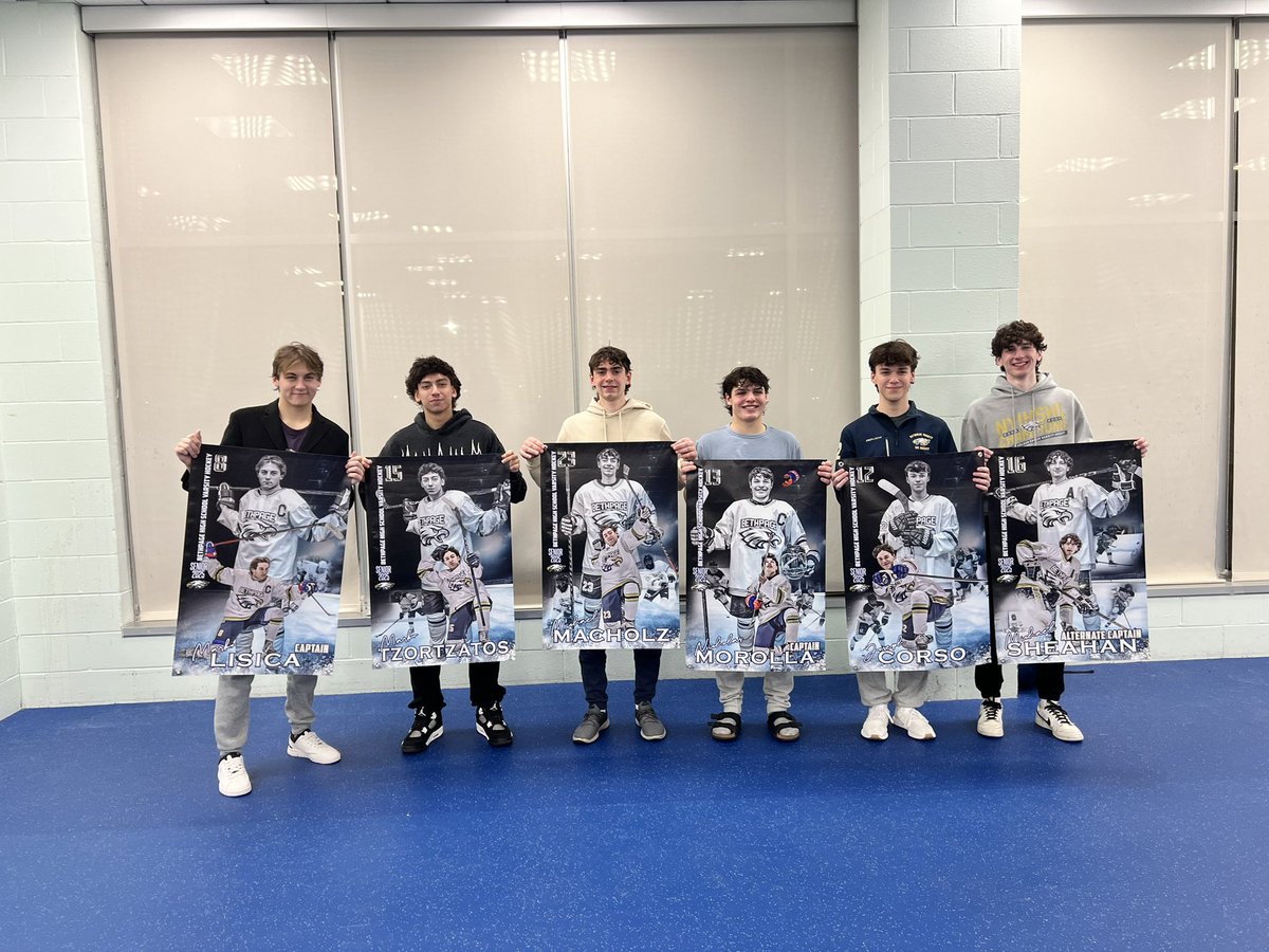 RegateiroBHS's tweet photo. Congratulations to our six seniors. Thank you for your hard work and dedication throughout the years! #WeAreBethpage #PagePuck https://t.co/zGjS6O3bFC