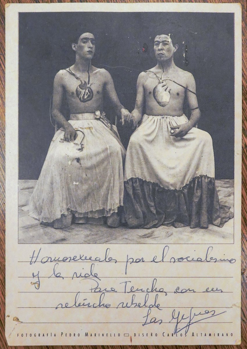 “Homosexuales por el socialismo“

Hoy recordamos a Pedro Lemebel, escritor, artista visual, activista social y de la comunidad LGBTIQ+ a 10 años de la partida.

Les compartimos esta postal firmada por él para Hortensia Bussi, 'La Tencha'.