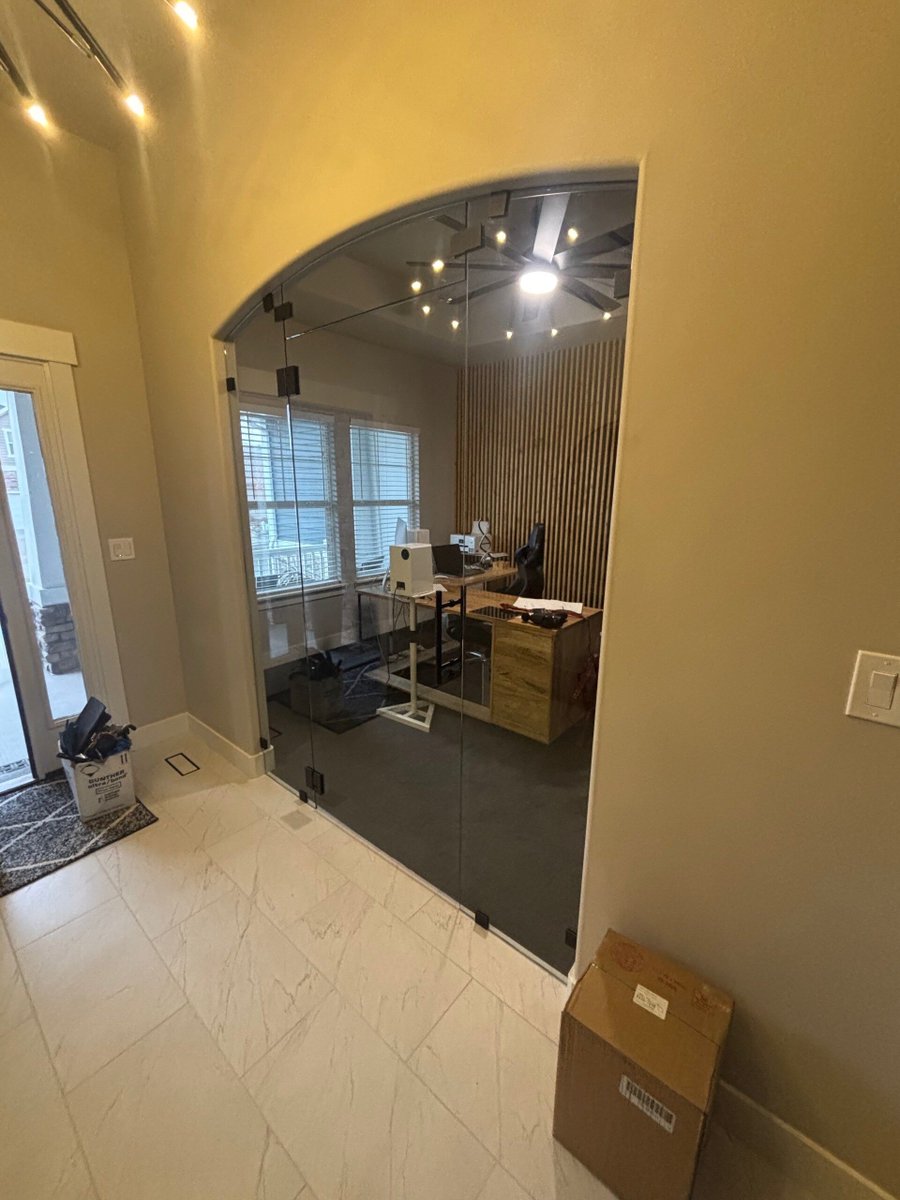 HartungGlass's tweet photo. From entrance systems and partitions to railings, demountable walls, and more, Hartung is your one-stop-shop for all things interior glass.
#hartung #glassindustry #customglass #interiorglass https://t.co/2FegRTSu0C