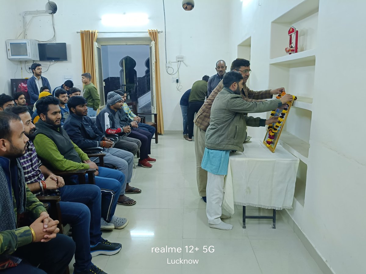 HabibullahHall's tweet photo. हबीबुल्लाह छात्रावास में  ���राक्रम दिवस , नेता जी सुभाष  चंद्र बोस  की जयंती के अवसर पर मुख्य अतिथि बाल भास्कर जी अभिरक्षक डा महेंद्र कुमार अग्निहोत्री जीऔर हॉस्टल ��े सभी छात्र उपस्थित रहे। https://t.co/Rt2FHYXkVJ