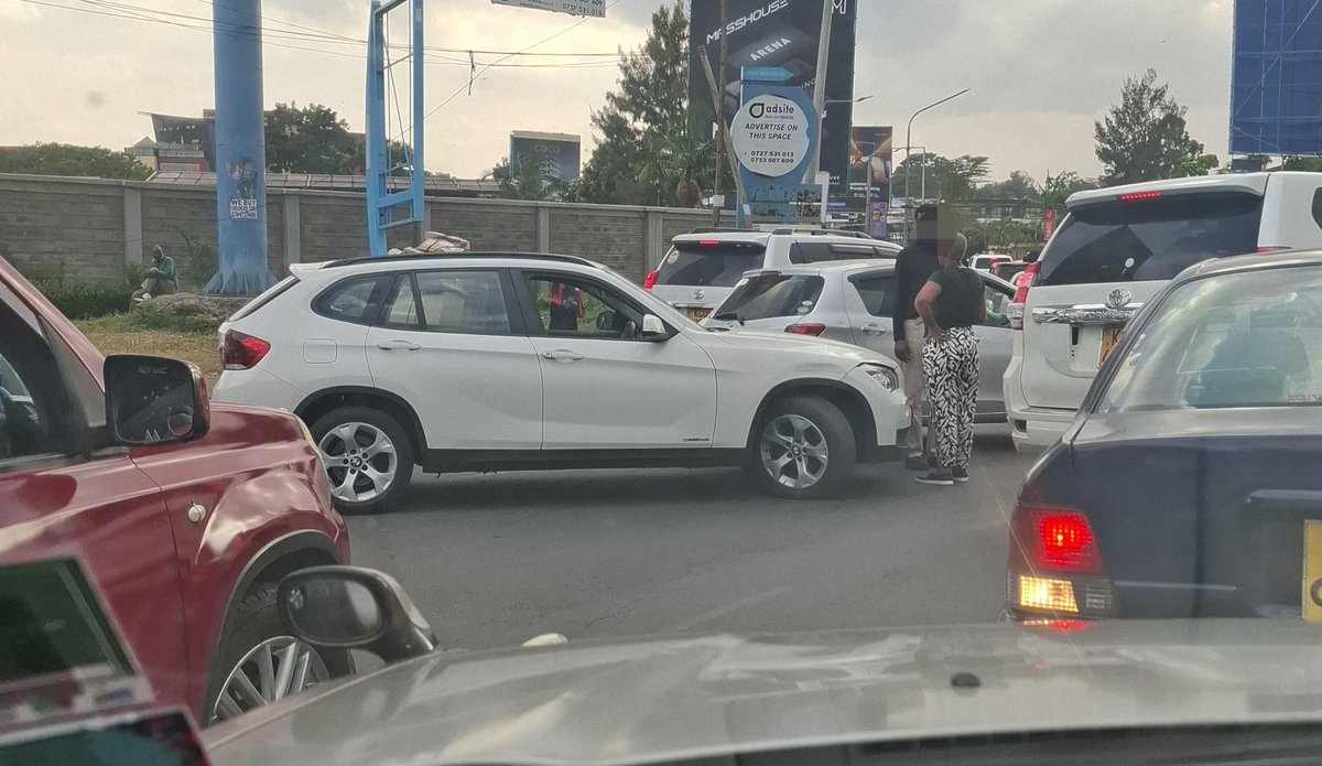 crimewatch008's tweet photo. @Ma3Route Minor accident along James Gichuru road at the roundabout of Olengurone road causing traffic backlog https://t.co/GzP3bqSCp8