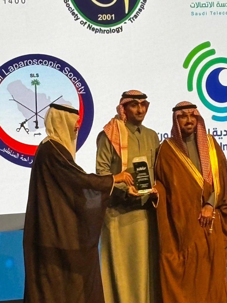 تكريم #الجمعية_السعودية_لهندسة_الاتصالات من قبل رئيس الجامعة المكلف في #الملتقى_العاشر_للجمعيات_العلمية
@_ksu