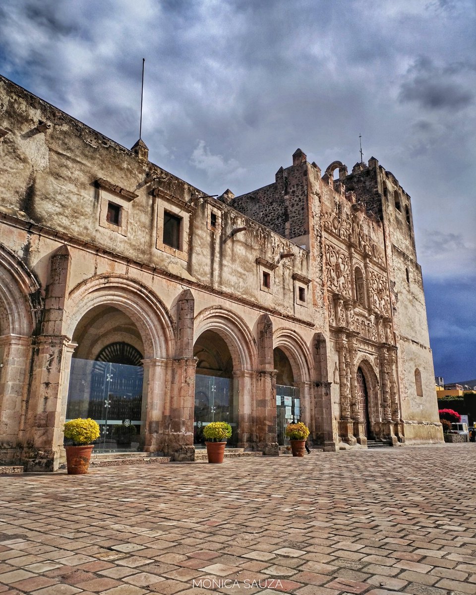 mosave_87's tweet photo. Y caminé mejor sin rumbo y fui aceptando,
paso a paso,
la ingrávida fatalidad de coincidir conmigo.
Julio Trujillo
📷 IG: monicasauza
#Yuriria #yuririagto #exconvento #pueblomagico https://t.co/5v1lunD6gK