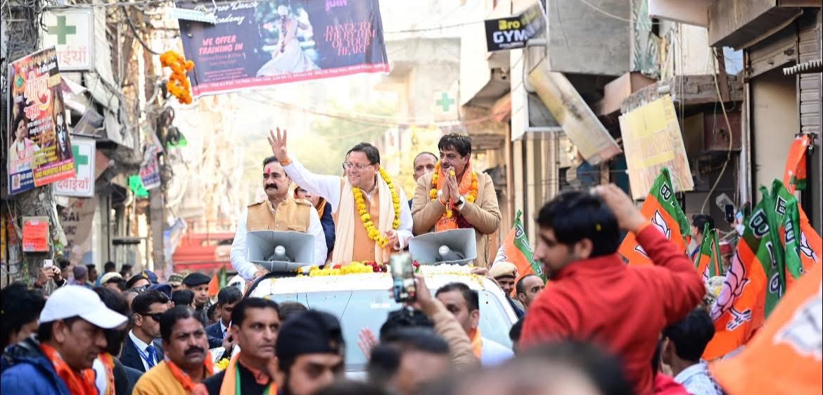 pushkardhami's tweet photo. दिल्ली की जनता चुनेगी डबल इंजन सरकार ! 

पालम विधानसभा क्षेत्र से भाजपा प्रत्याशी श्री @Kuldeep4bjp जी के पक्ष में आयोजित रोड शो में शामिल होकर देवतुल्य जनता से भारतीय जनता पार्टी को प्रचंड मतों से विजयी बनाने की अपील की। रोड शो के दौरान जनता से मिले असीम प्रेम, स्नेह एवं आशीर्वाद से अभिभूत हूँ।