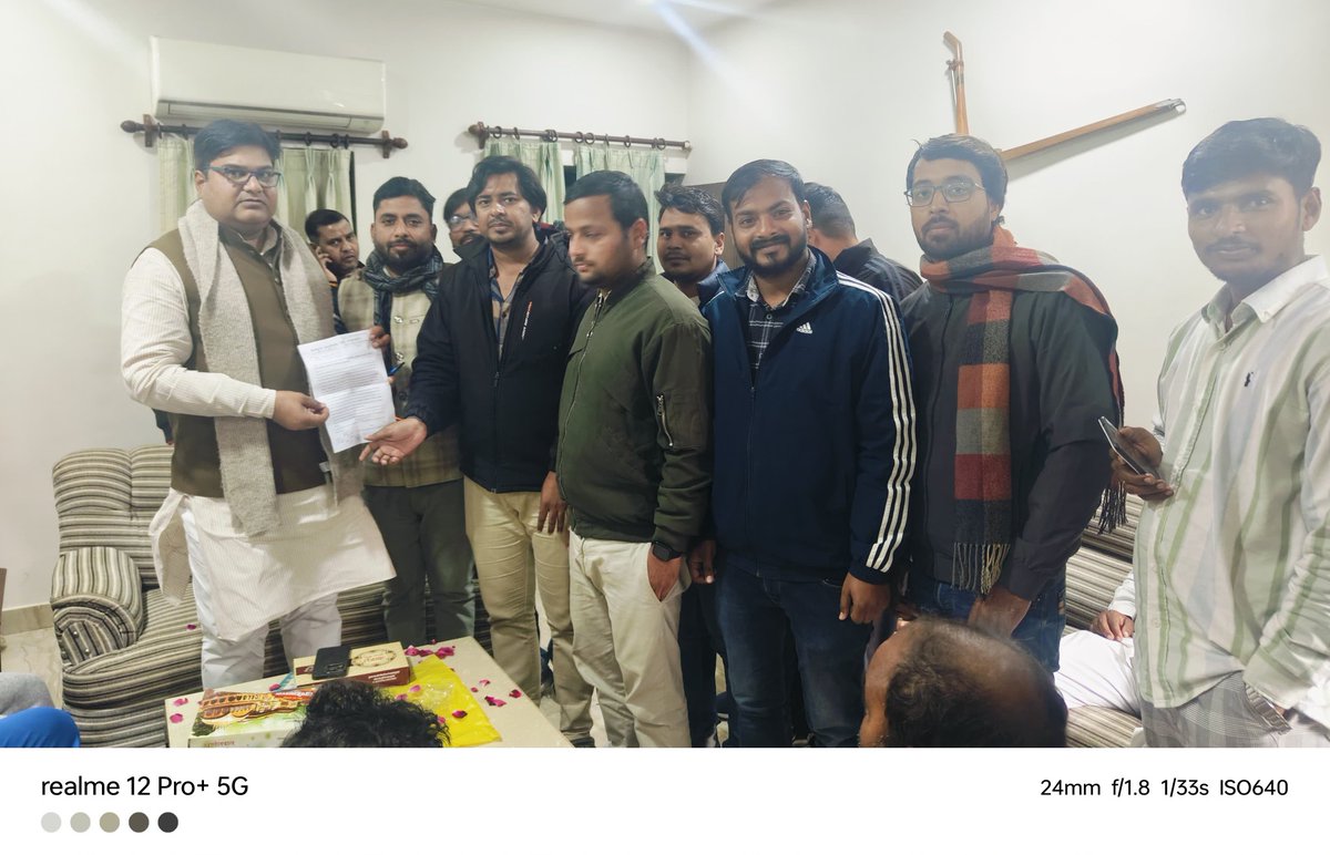 आज भरतपुर से डीग कुम्हेर विधायक डॉ शैलेश सिंह जी को ज्ञापन दिया एवं उनको अपनी पदनाम और ग्रेड पे संबंधी समस्या से अवगत करवाया...उन्होंने हमारी मांगों को जायज ठहराते हुए <a href="/BhajanlalBjp/">Bhajanlal Sharma</a> जी के सामने हमारी बात रखने का आश्वासन दिया...
<a href="/1stIndiaNews/">First India News</a> 
<a href="/madandilawar/">Madan Dilawar</a> 
<a href="/DrTnsharma/">Dr T N Sharma</a>