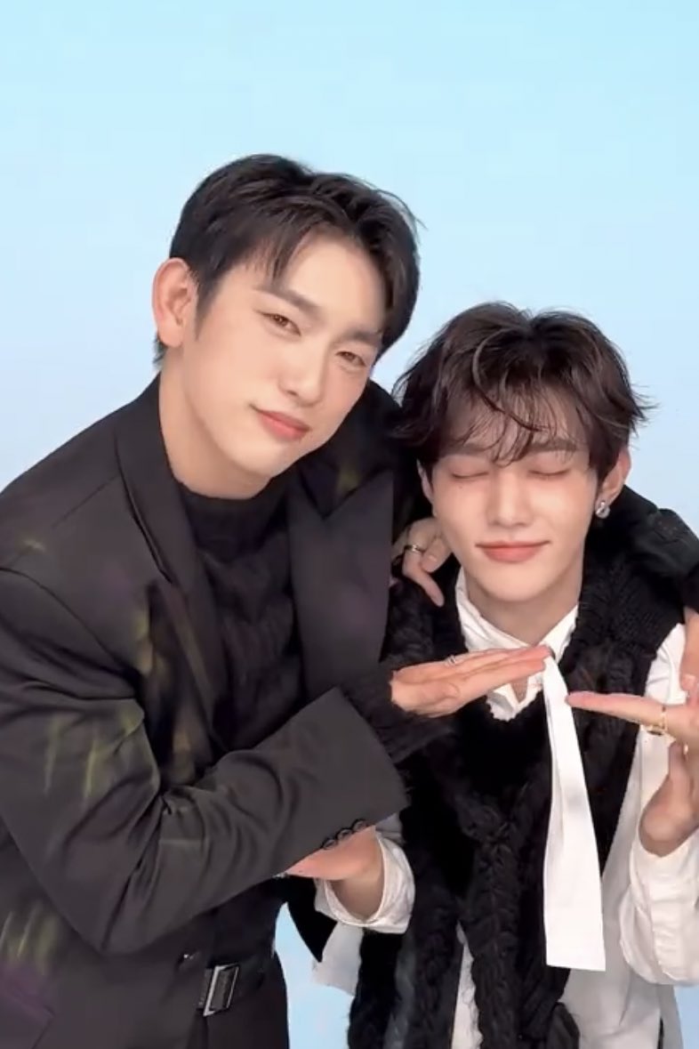 everlovejy's tweet photo. jinyoung just met hao and he’s alr doting on him :’) https://t.co/DqO0XdMw0H