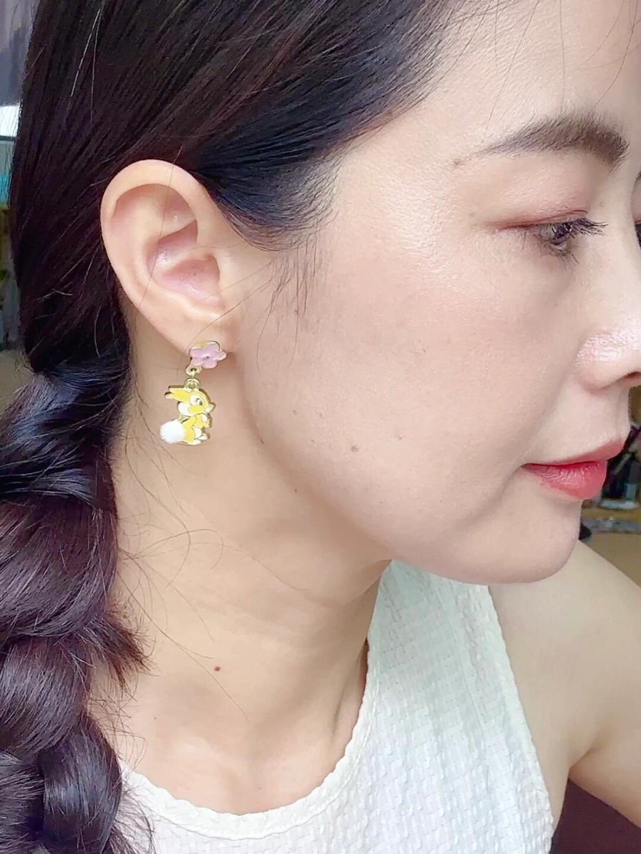 AuntMua's tweet photo. 戴什么耳环，其实也是一种心情的体现 https://t.co/jkYO1Hhd81