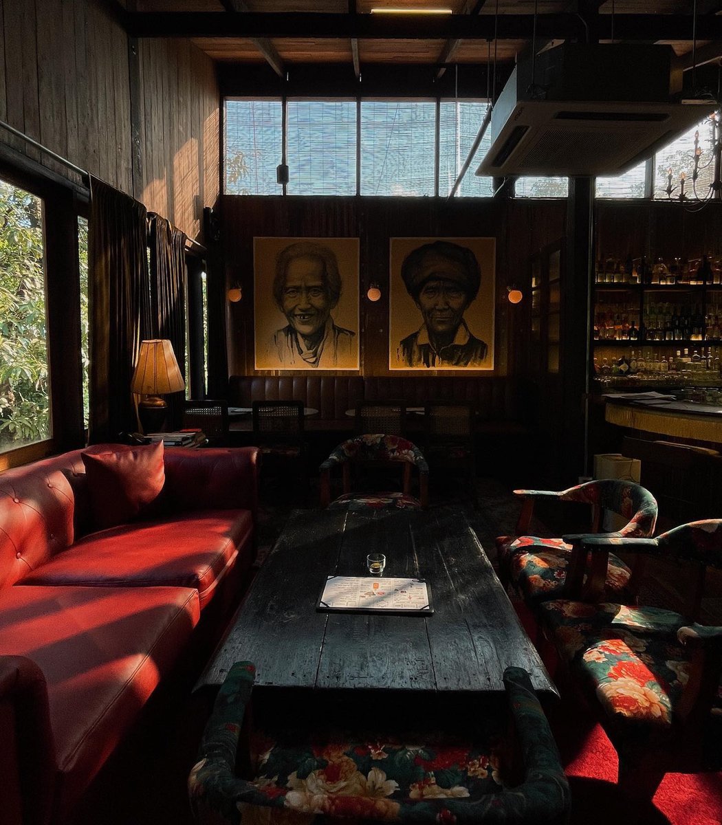 bkkmenu's tweet image. ใครเป็นสายตี้ กำลังมองหาที่แฮงค์เอาท์ใหม่ๆ ในบรรยากาศดีๆ เราชวนมาเช็กลิสต์บาร์ไวป์ชิลล์ที่น่านั่งฮีลใจในช่วงนี้กันนน!
.
#BKKMENU #Toplist #Bar #บาร์เปิดใหม่ #บาร์บรรยากาศดี #บาร์กรุงเทพ