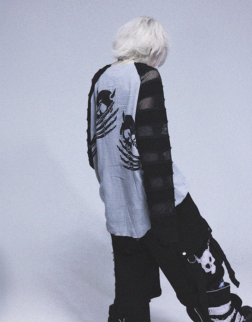 Gamchu【ガムチュ】 ボクの守護神のお手手かも？切り替えラグランT/全2色