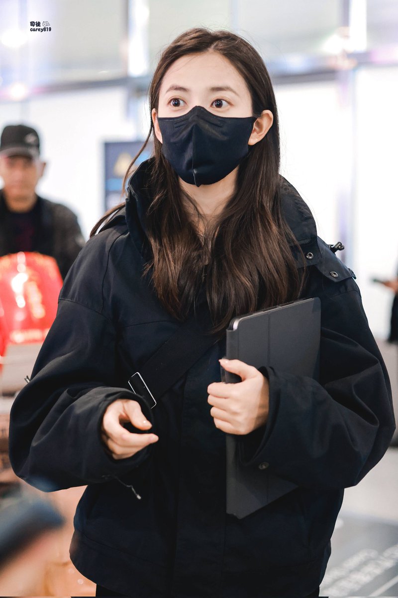 ForYukee's tweet photo. ✈️ 250123 | รูป #เฉินอวี้ฉี เดินทางถึงสนามบินหางโจว ❤

©️ เครดิตรูป 司徒carey819 , 小豆卷儿喜欢吃肉肉

#ChenYuqi #陈钰琪 #YukeeChen 
#ForYukeeTravel #ForYukee https://t.co/sVzIsrWJ4f