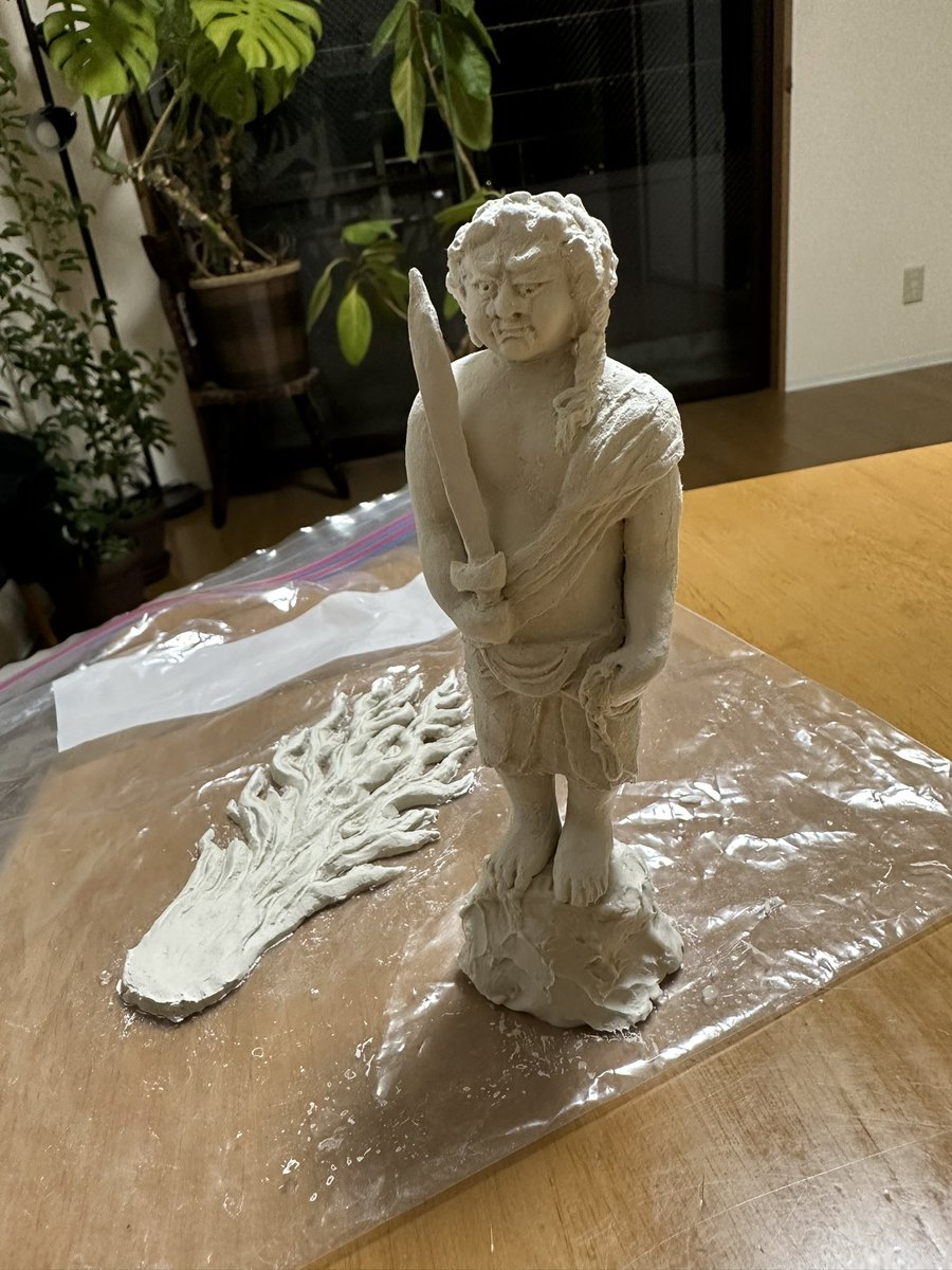 mayuchinsan2's tweet photo. 石粉粘土で初めてお仏像を作っています。

もう軽く4日目です…

 #石粉粘土
 #仏像 https://t.co/skBOrP56Vc